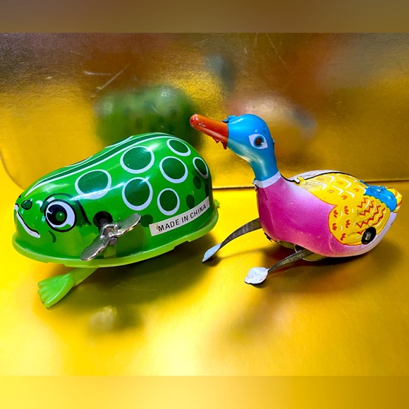 VINTAGE 80’s TIN TOYS WIND UP FROG & SWIMMING DUCK 4” - Picture 1 of 13